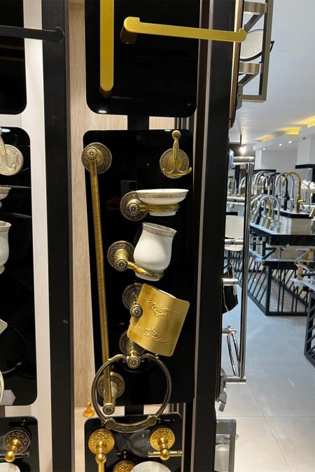 طقم إكسسوارات حمّام كلاسيكي ذهبي – 5 قطع